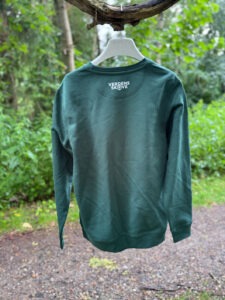 Crewneck herre dame set bagfra med Verdens Skoves hvide logo under den runde hals