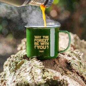 Emaljekrus med trykket "May The Forest Be With You" som symbol på støt fast